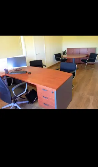 Mesa de escritorio de madera