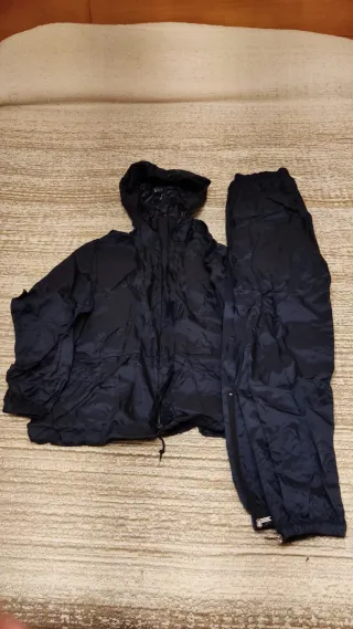 Conjunto chubasquero infantil Quechua.