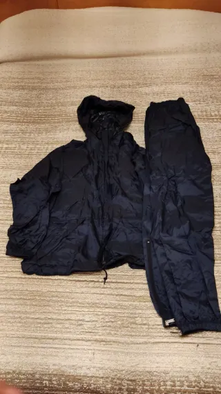 Conjunto chubasquero infantil Quechua.