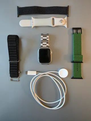 Apple Watch Series 8 45mm GPS + 5 cinturini