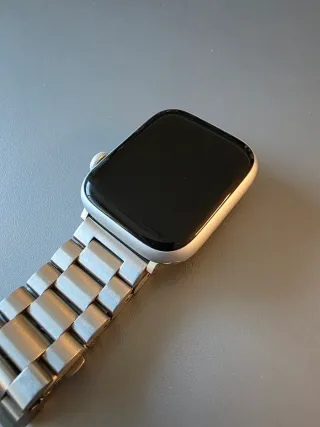 Apple Watch Series 8 45mm GPS + 5 cinturini