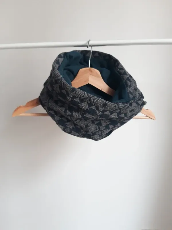 Bufanda tipo buff diseño geométrico