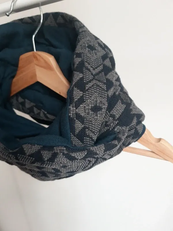 Bufanda tipo buff diseño geométrico