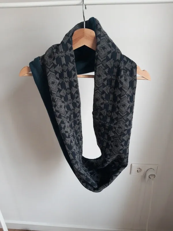 Bufanda tipo buff diseño geométrico