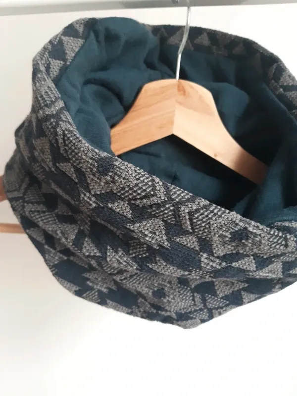 Bufanda tipo buff diseño geométrico