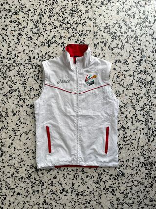 Chaqueta Asics Blanca y Roja Convertible