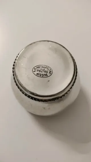 Piccolo vasetto in peltro