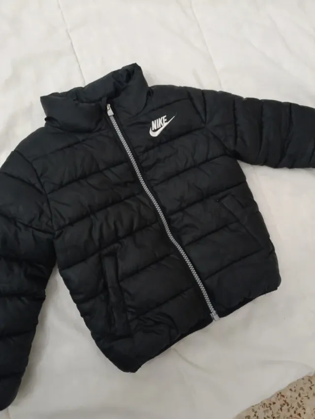 Chaqueta acolchada Nike negra