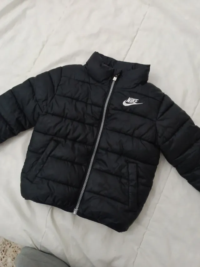 Chaqueta acolchada Nike negra