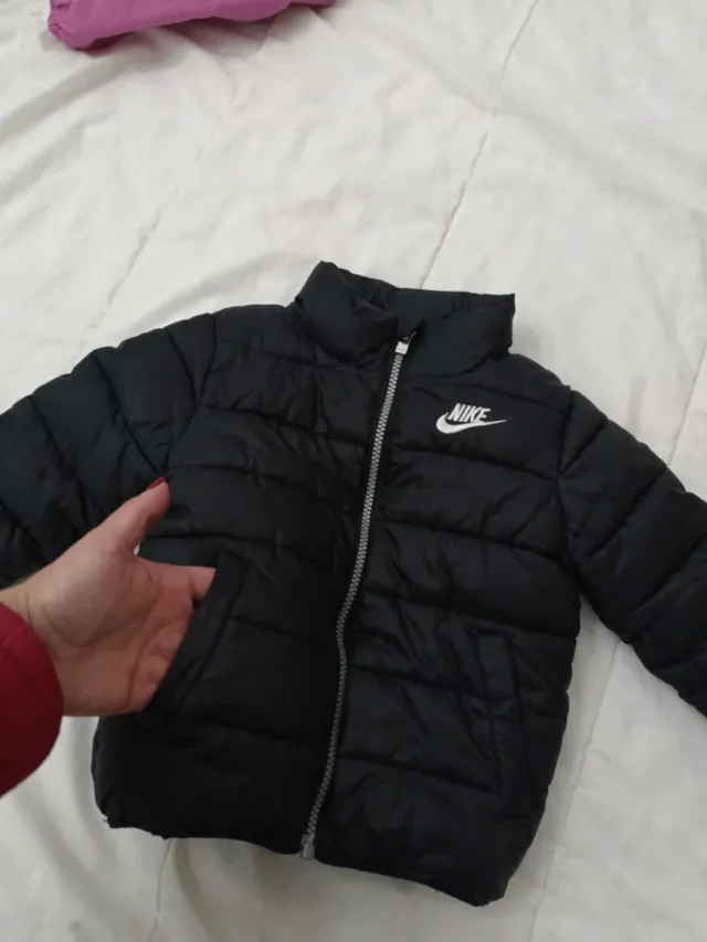 Chaqueta acolchada Nike negra