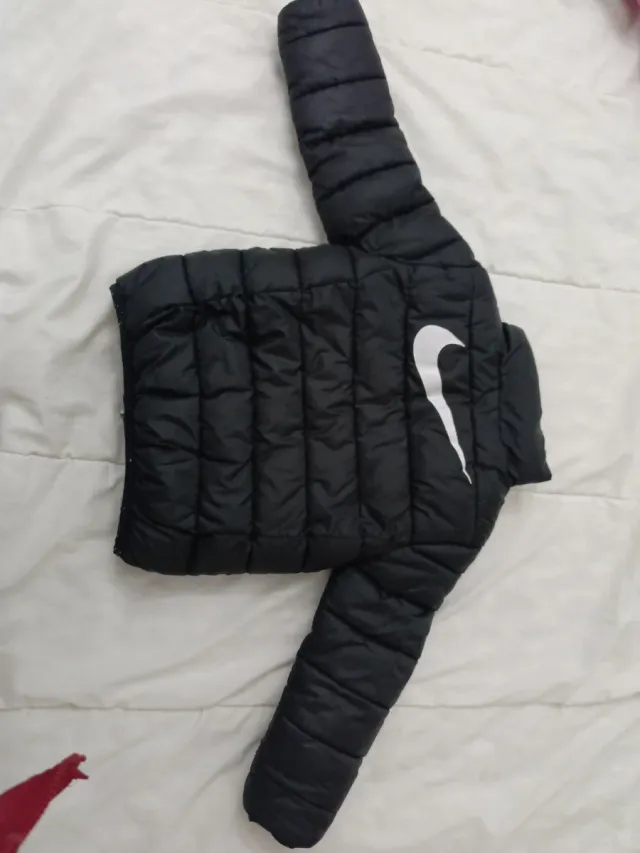 Chaqueta acolchada Nike negra