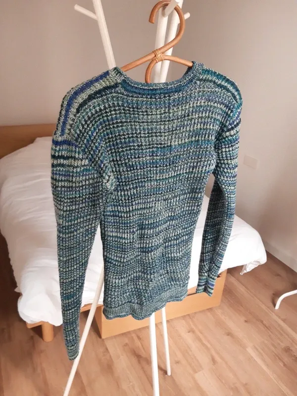 Jersey de lana hecho a mano entallado