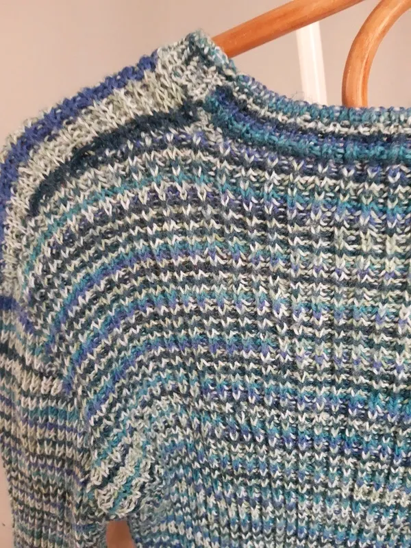 Jersey de lana hecho a mano entallado