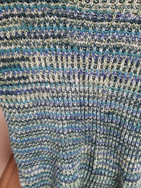 Jersey de lana hecho a mano entallado