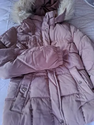 Cazadora rosa con capucha