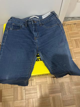 Vaqueros Bershka Talla 36