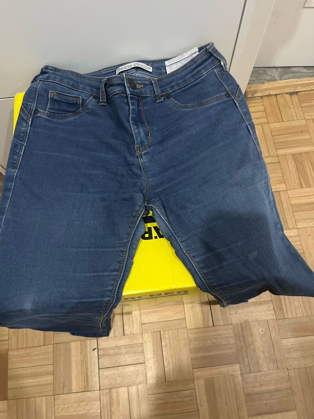 Vaqueros Bershka Talla 36