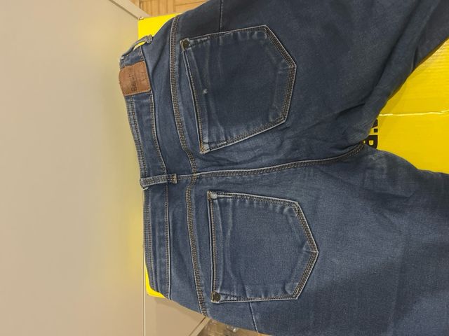 Vaqueros Bershka Talla 36