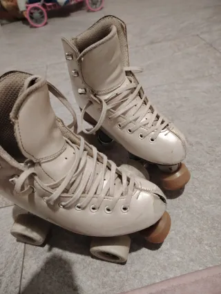 Pattini a rotelle professionali bianchi