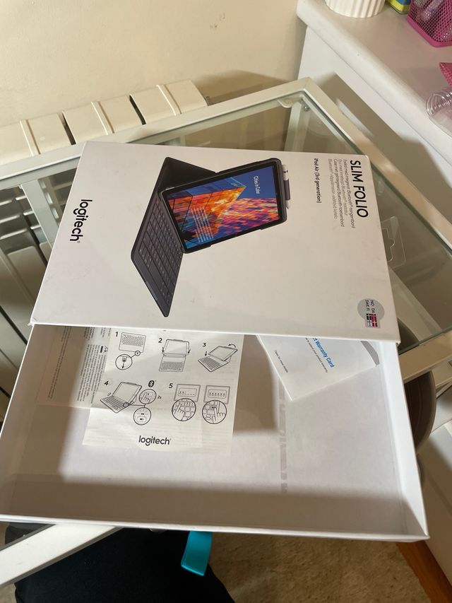 Fondina con tastiera Logitech Slim Folio per iPad Air 3