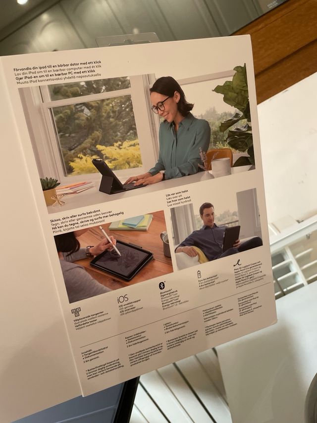 Fondina con tastiera Logitech Slim Folio per iPad Air 3