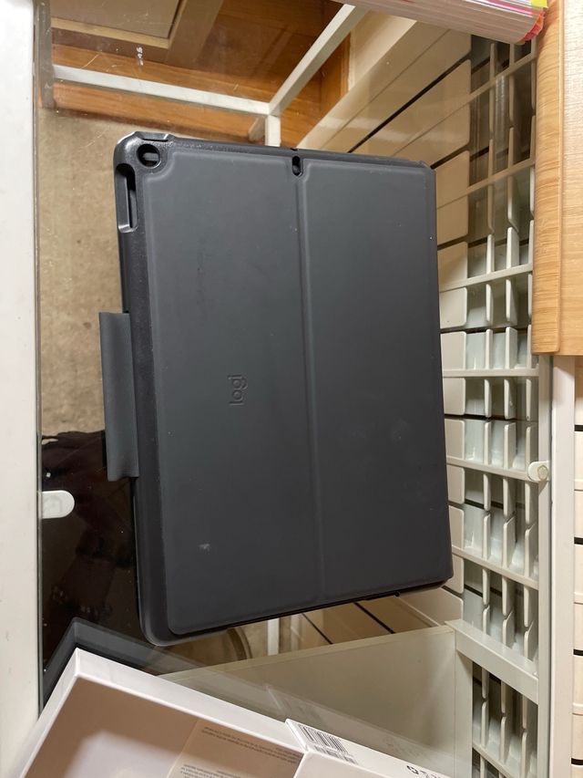 Fondina con tastiera Logitech Slim Folio per iPad Air 3