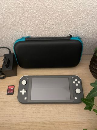 Nintendo Switch Lite Grigio + Custodia + Gioco