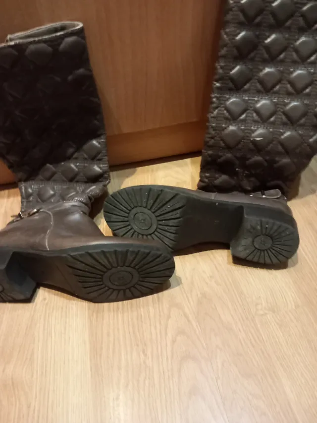 Botas altas marrones acolchadas