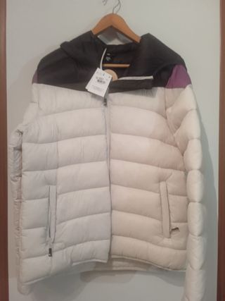 Chaqueta acolchada capucha morado blanco