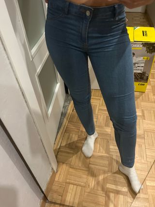 Pantalones pitillo Bershka talla 36