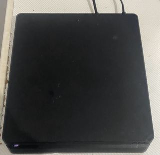 PS4 1TB + Mando Nacon Pro Combat + 2 juegos