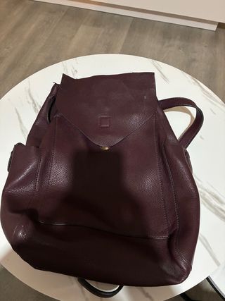 Mochila burdeos en buen estado
