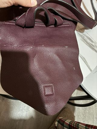 Mochila burdeos en buen estado
