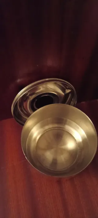 Cenicero metálico redondo