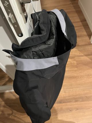 Cazadora de chico negra con muy poco uso