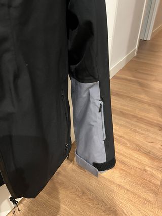 Cazadora de chico negra con muy poco uso