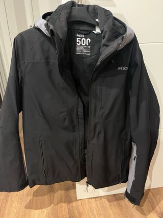 Cazadora de chico negra con muy poco uso