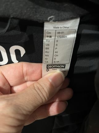 Cazadora de chico negra con muy poco uso