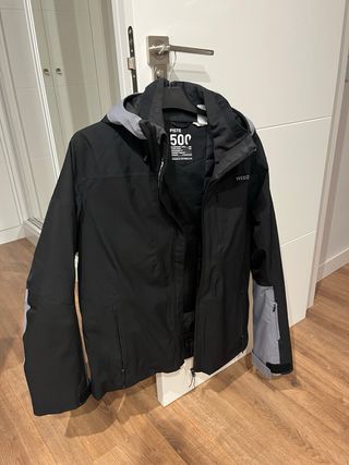 Cazadora de chico negra con muy poco uso