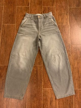 Pantalón Bershka gris talla 32