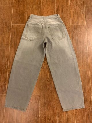 Pantalón Bershka gris talla 32