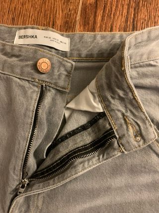 Pantalón Bershka gris talla 32