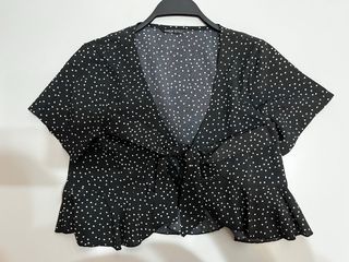 Blusa SHEIN lunares blancos talla M