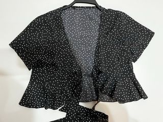 Blusa SHEIN lunares blancos talla M