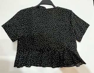 Blusa SHEIN lunares blancos talla M