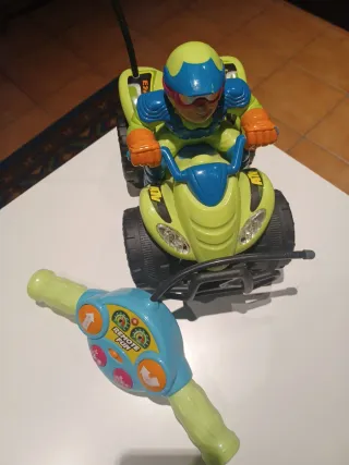 Moto teledirigida con mando
