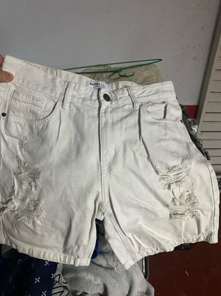 Pantalones cortos Bershka blancos rotos