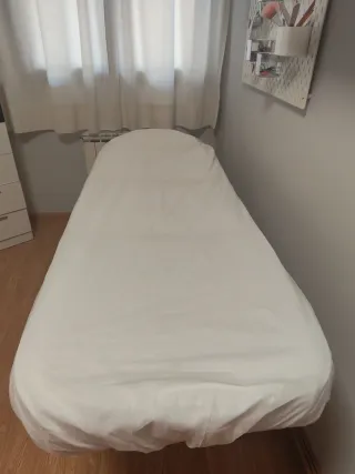 Camilla de estética blanca – ajustable y completa