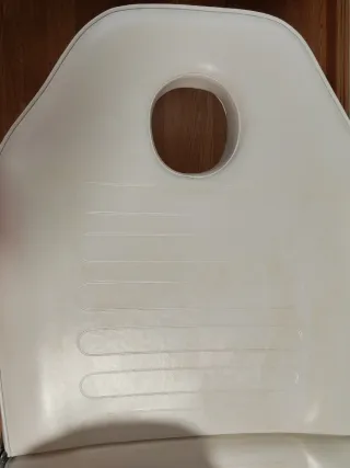 Camilla de estética blanca – ajustable y completa