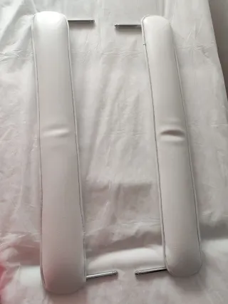 Camilla de estética blanca – ajustable y completa